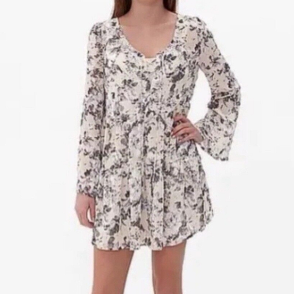 Anthropologie blue+pepper chiffon baby doll tiered ruffle cream gray dress. M
